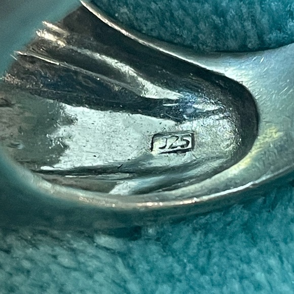 925 Sterling Silver And CZ Ring - Picture 4 of 9